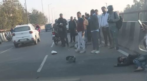 Punjabi Bagh Flyover Accident, Delhi road accident, West Delhi crash, motorcycle scooter collision, fatal accident Delhi, Vijay dead, Monu injured, hit and run Delhi, Acharya Bhikshu Hospital, New Delhi, New Delhi News, New Delhi Latest News, New Delhi News in Hindi, New Delhi Samachar"