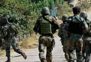 Pakistani Prisoner Escapes, two pakistani nationals escape from jammu jail, kashmir pakistani prisoners escape, पाकिस्तानी कैदी फरार, कश्मीर पाकिस्तानी कैदी फरार, देश News,