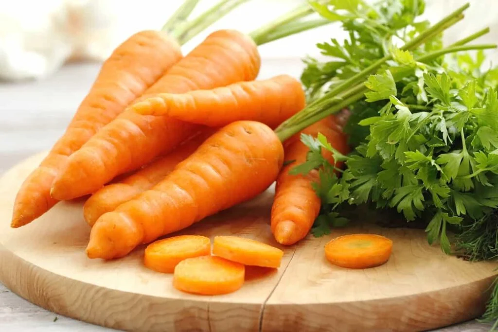 Carrot Benefits In Winter, सर्दियों में गाजर के फायदे,गाजर खाने के लाभ,सर्दियों में गाजर क्यों खाएं,गाजर के स्वास्थ्य लाभ,गाजर के औषधीय गुण,सर्दियों की सब्जी गाजर,गाजर सेहत के लिए फायदेमंद,गाजर खाने के फायदे हिंदी में