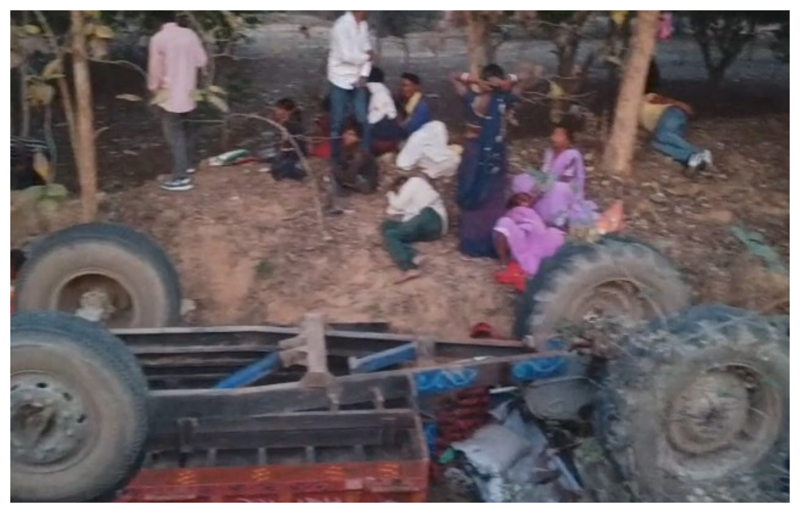 Jharkhand News: Tractor-trolley falls into roadside ditch in Chatra, Jharkhand; 21 devotees injured.