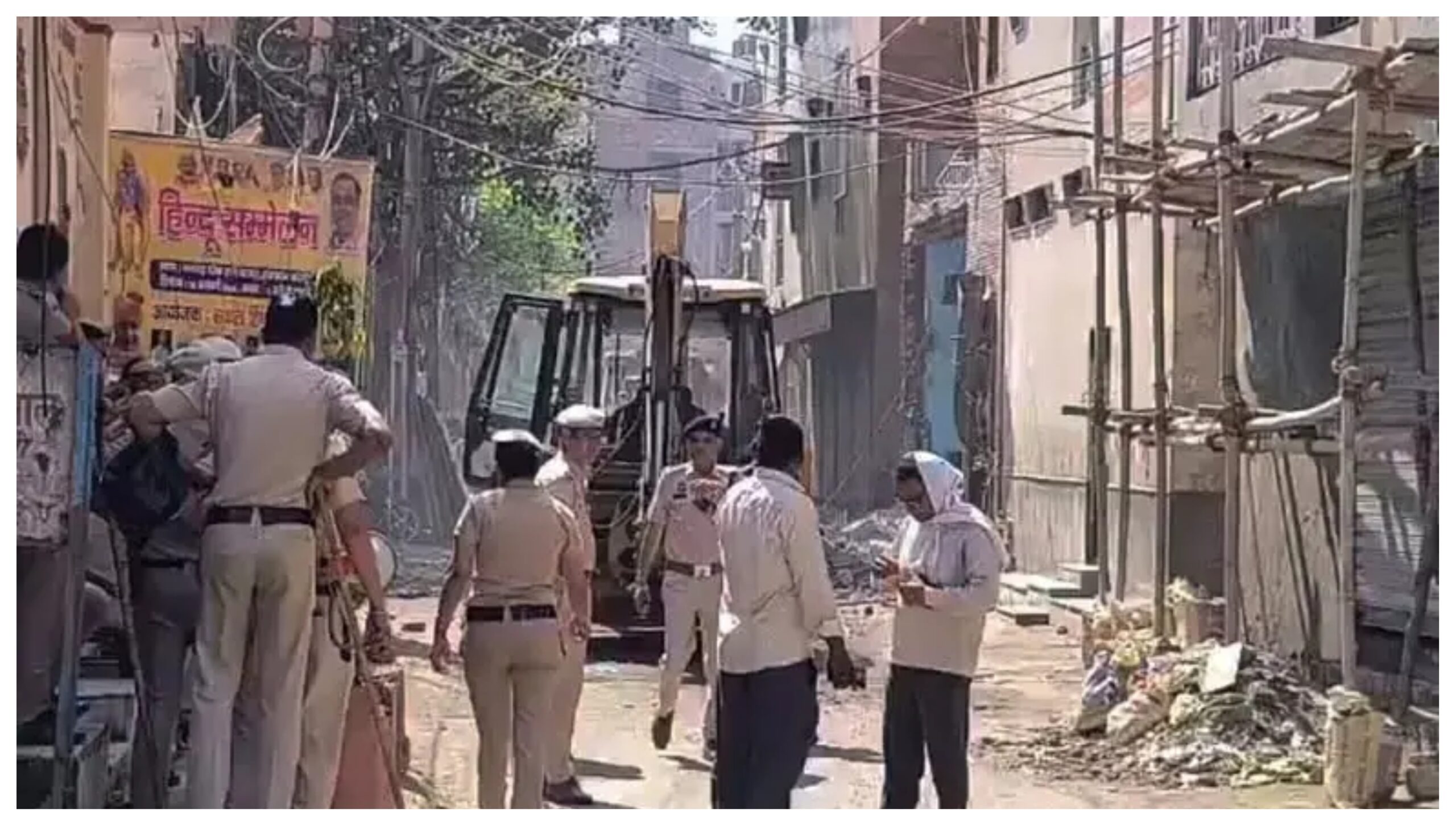 Delhi: In the case of clash that occurred in Uttam Nagar during Holi, MCD demolished the 'illegal parts' of the accused's house