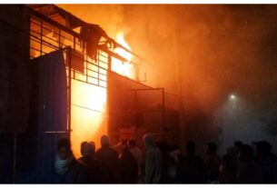 Delhi News: Fire breaks out in a wooden warehouse in Bawana, fire trucks reach the spot