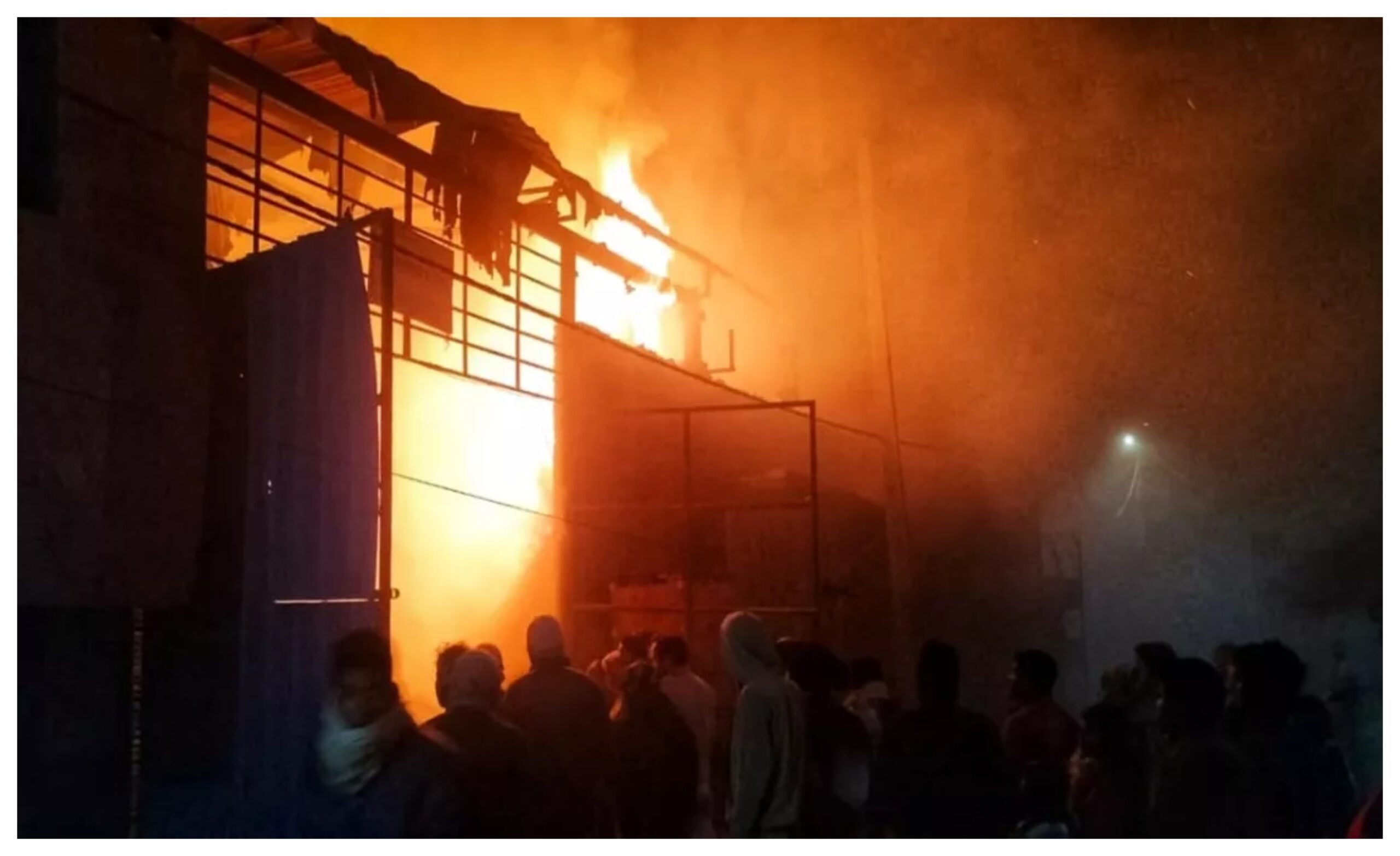 Delhi News: Fire breaks out in a wooden warehouse in Bawana, fire trucks reach the spot