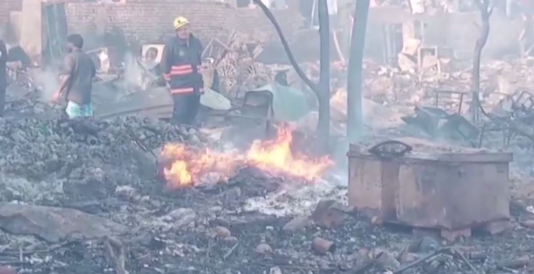 Delhi News: Around 50 huts burnt to ashes due to fire in Rithala