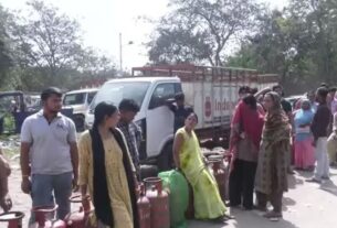 "LPG crisis India, gas cylinder shortage, LPG long queues, panic buying gas India, LPG protest news, gas shortage Delhi Chandigarh Jaipur, LPG crisis latest news, cooking gas problem India, LPG supply issue, fuel crisis India"/