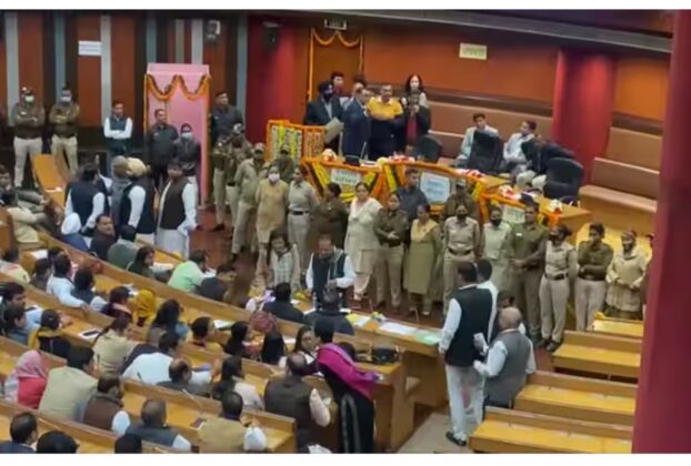 Delhi: MCD mayor and deputy mayor will be elected today, Aam Aadmi Party has distanced itself from the elections.