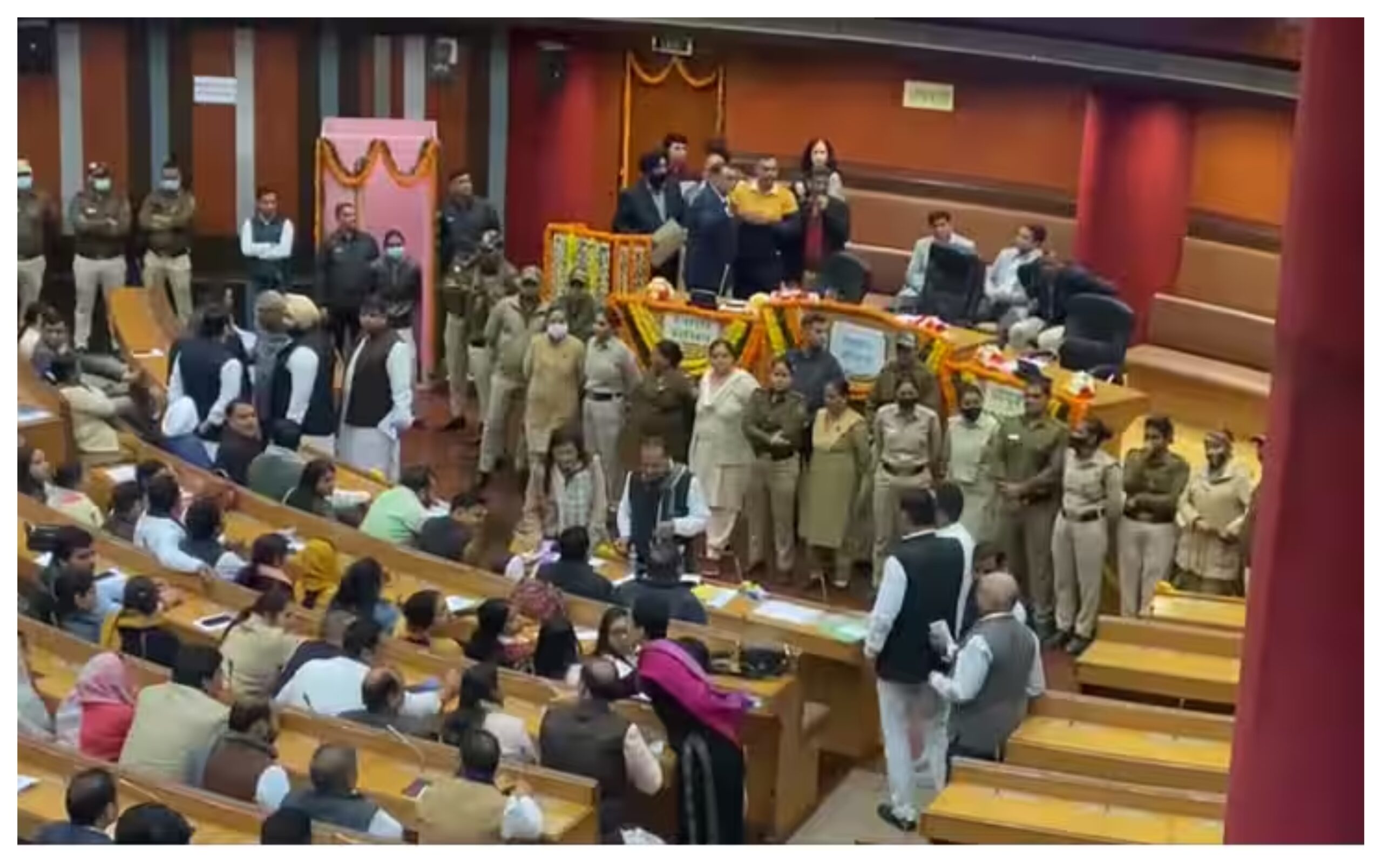 Delhi: MCD mayor and deputy mayor will be elected today, Aam Aadmi Party has distanced itself from the elections.