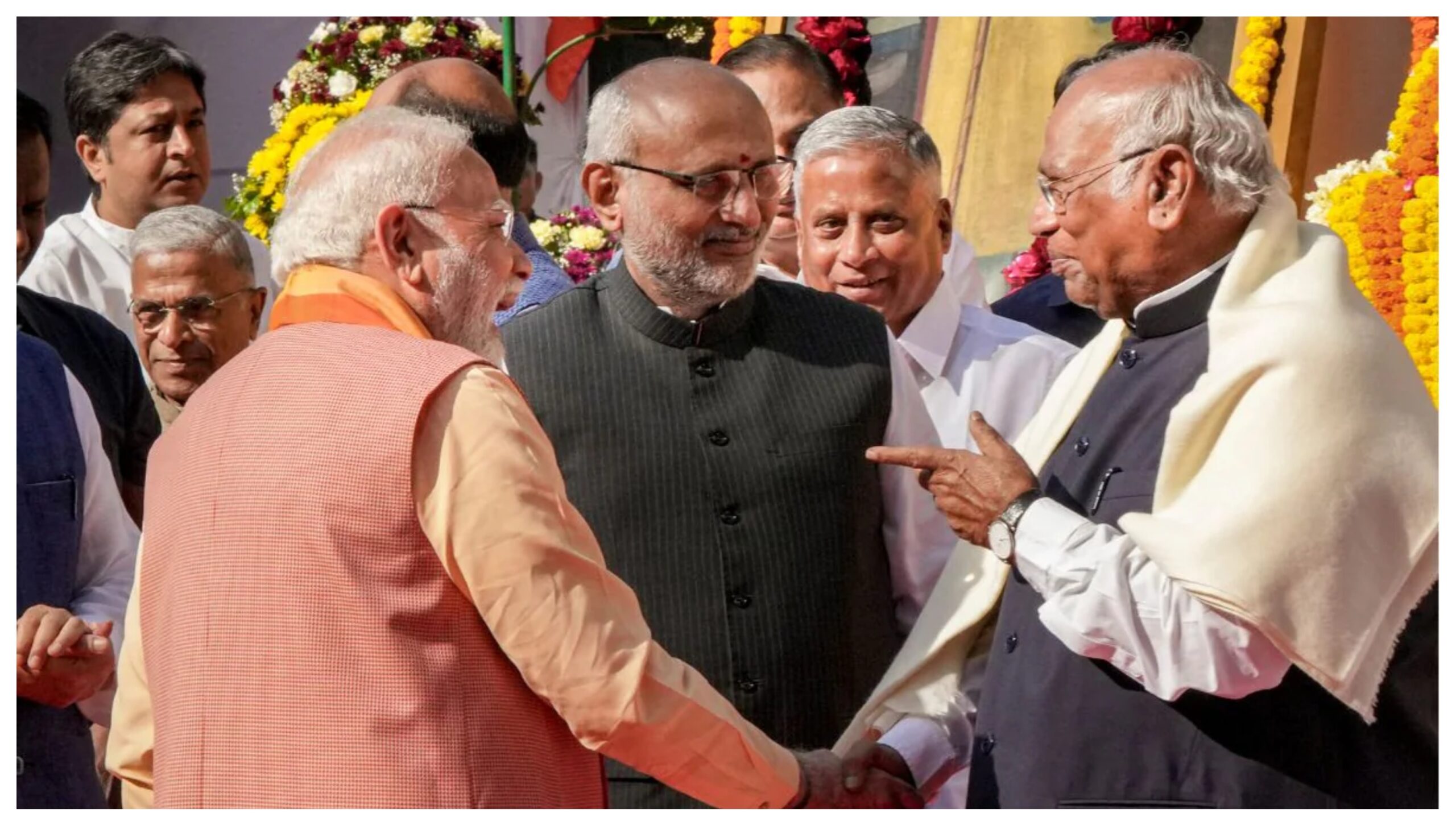 Political News: Modi vs. Congress! Uproar over PM's speech on Women's Reservation Bill, Speaker served with privilege notice