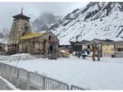 Uttarakhand: Snowfall in Kedarnath! Workers build a walking path, administration on alert