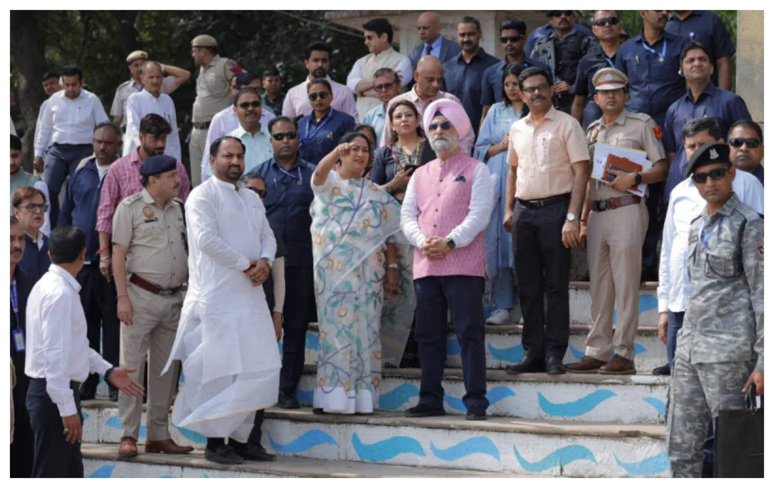 Delhi: CM Rekha Gupta, Lieutenant Governor Taranjit Singh Sandhu inspected Vasudev Ghat of Yamuna.