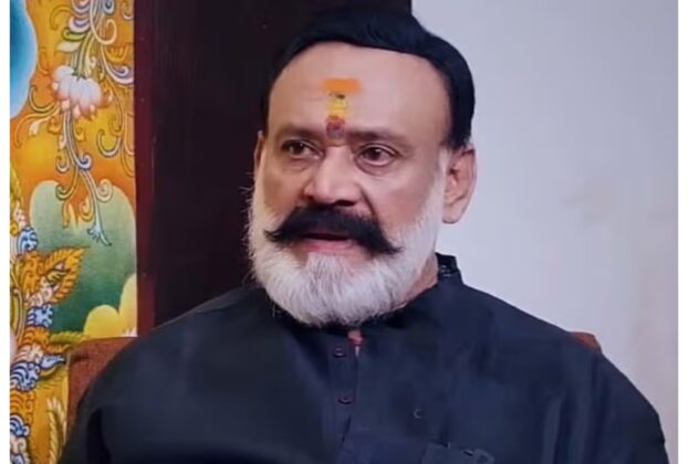 Kerala: Film personalities and fans pay tribute to Malayalam actor Santosh Nair at his Thrissur residence.