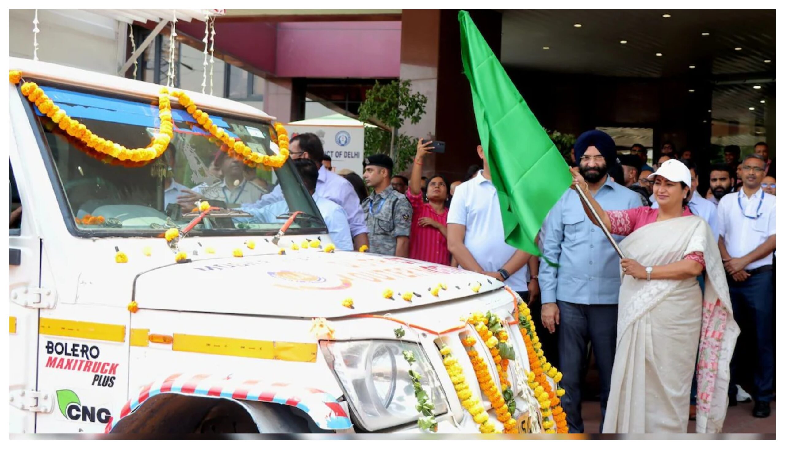 Delhi: "Heat attack in Delhi: CM Rekha Gupta flagged off 13 heat relief vans, ORS and cold water will be provided"