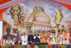 Suvendu Adhikari oath ceremony,Breaking news, PM Modi, Suvendu Adhikari, Suvendu Adhikari oath ceremony, West Bengal, Bengal CM, Bengal New CM, West Bengal CM Oath, Suvendu Adhikari Oath Ceremony, Suvendu Adhikari,शुभेंदु अधिकारी, पीएम मोदी, पश्चिम बंगाल, बीजेपी, कोलकाता, दंडवत प्रणाम, बंगाल सरकार