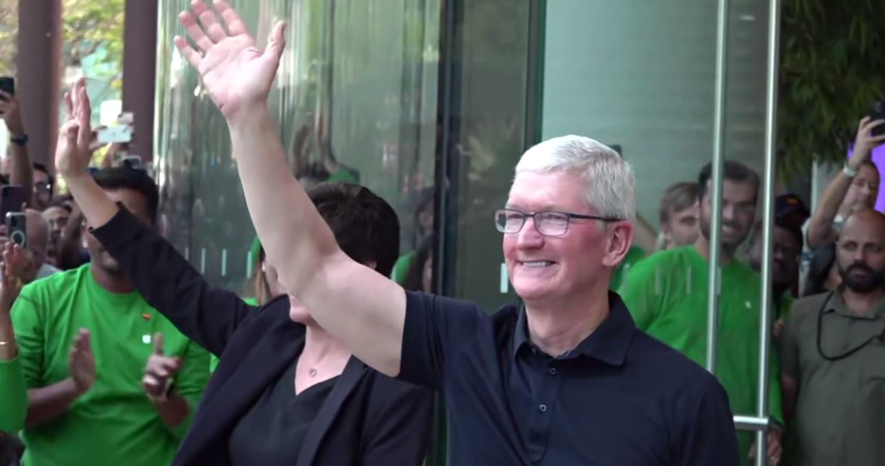 APPLE :