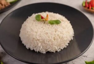 Does Rice Cause Weight Gain, rice, obesity, Brown Rice Benefits,White rice effects, Weight loss diet, Whole grain rice, Healthy eating, Rice and diabetes, Fiber rich foods, Weight management,क्या रोज चावल खाने से वजन बढ़ता है, सफेद और भूरे चावल में क्या अंतर है, वजन कम करने के लिए कौन सा चावल बेहतर है, क्या सफेद चावल मोटापे की वजह बन सकता है, भूरे चावल खाने से शरीर को क्या फायदे मिलते हैं, चावल खाने से रक्त शर्करा क्यों बढ़ती है, क्या डाइट में चावल पूरी तरह बंद कर देना चाहिए, मोटापा कम करने के लिए चावल कैसे खाएं"