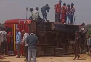 Accident In Jabalpur, जबलपुर बस हादसा, गोसलपुर सड़क दुर्घटना, NH 30 एक्सीडेंट, जबलपुर न्यूज़, कटनी जबलपुर बस टक्कर, एमपी ब्रेकिंग न्यूज़, घायल यात्री जबलपुर, ओवरटेक एक्सीडेंट, Jabalpur Bus Accident, Gosalpur Road Accident, NH 30 Accident, Jabalpur News, Katni-Jabalpur Bus Collision, MP Breaking News, Injured Passengers in Jabalpur, Overtaking Accident"