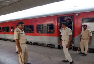 Mumbai Local Train Murder, Mumbai Local Train Murder, Mayank Lohar, Mumbai Train Stabbing, First Class Coach Incident, Mumbai Crime News, Local Train Crime, Passenger Stabbed to Death, Mumbai Railway News, Andheri Borivali Train Incident, Panvel Arrest, Train Passenger Murder, Mumbai Local Train Attack, Knife Attack in Train, Western Railway News, Mumbai Breaking News, Commuter Dispute Turns Fatal, Train Door Argument, Rainy Season Train Incident, Mumbai Police Investigation, Railway Crime Case
